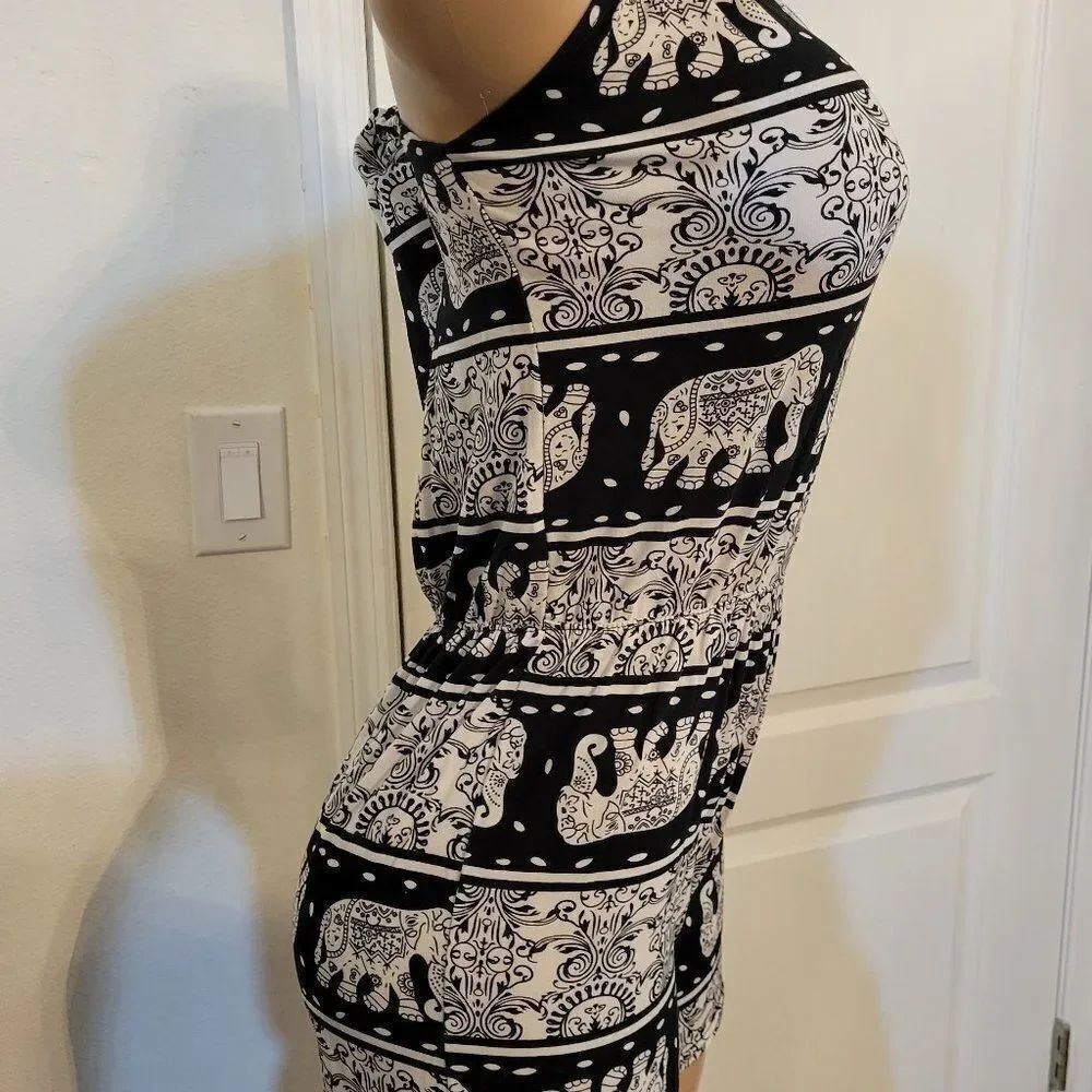 BLACK/WHITE CASUAL ROMPER  - Picture 7 of 13